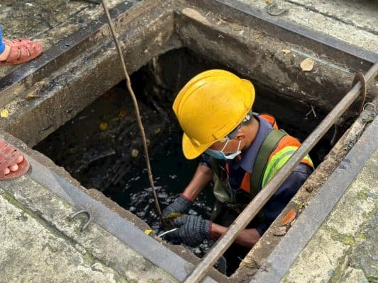 Drain cleaning expert - Môi Trường Thuận Phát Đạt hố ga được trong sạch hơn.