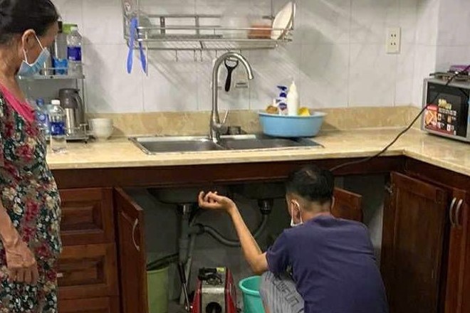 thong chau rua chen bat bang may lo